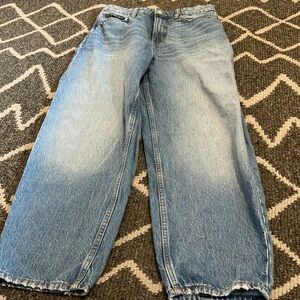 Barrel jeans in a medium wash from H&M